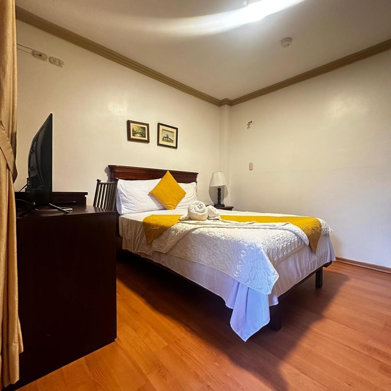 Hotel Coronel Куенка Екстериор снимка