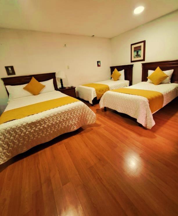 Hotel Coronel Куенка Екстериор снимка